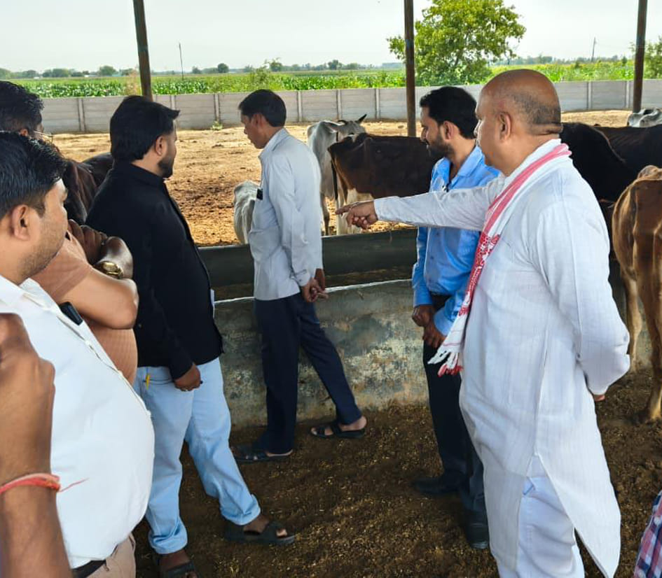 Member of Gauseva Commission inspected the cowshed.