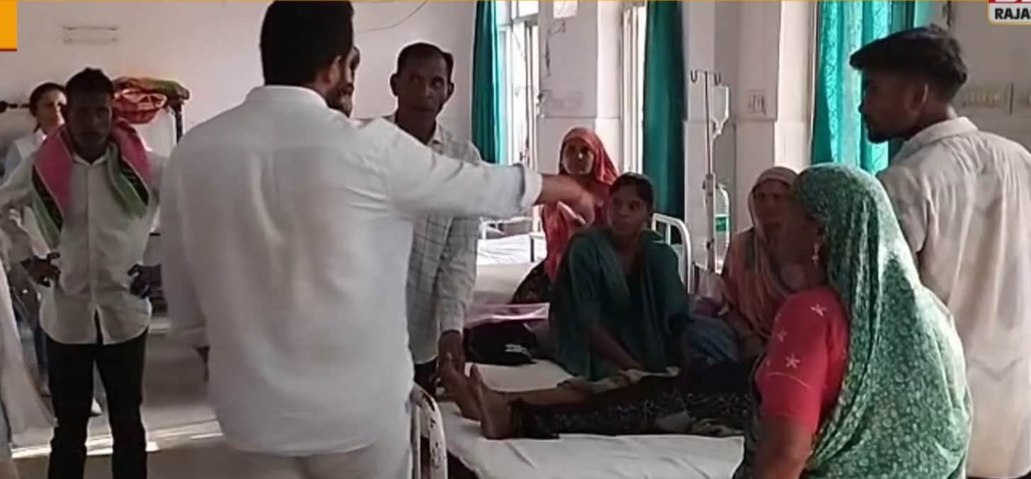 हादसे की जानकारी के बाद अस्पताल पहुंचे पूर्व उप जिला प्रमुख।