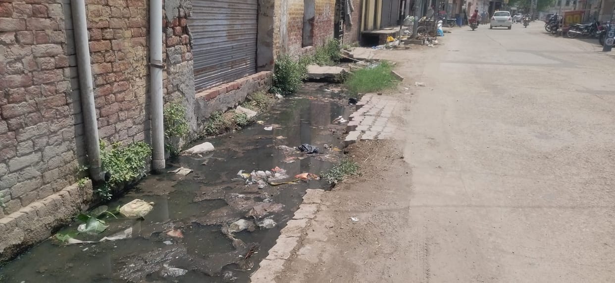 Most of the city's drains are clogged, and the administration has yet to initiate any drainage plan.