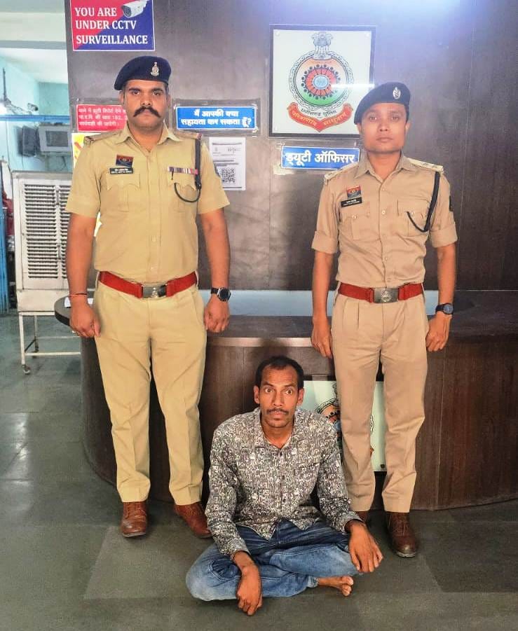 police arrested Jashpur defrauded as computer operator at Sarangarh Collectorate in Raigarh