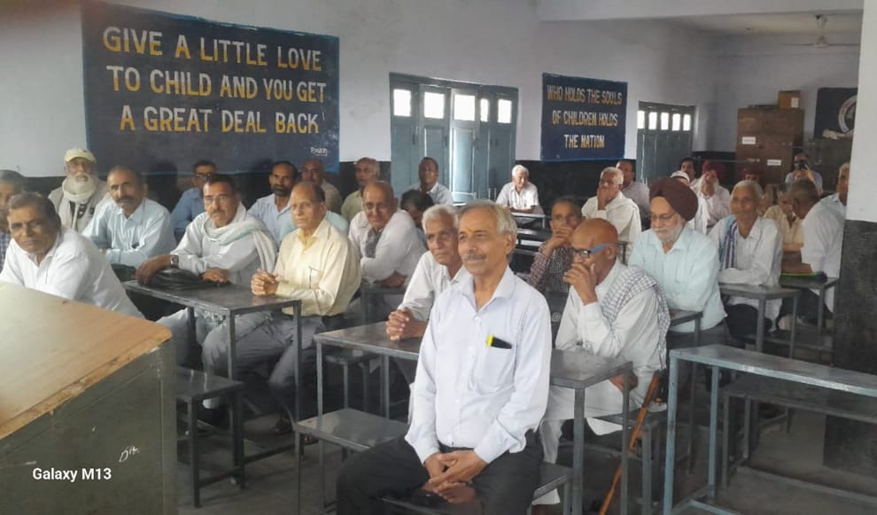 The state government's attitude towards the demands is indecisive, now the pensioners will go to court.