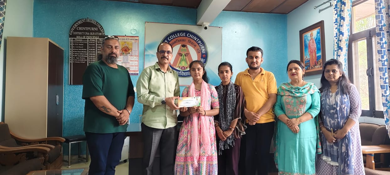 Two girl students of Chintpurni College received Digital Education Voucher Award
