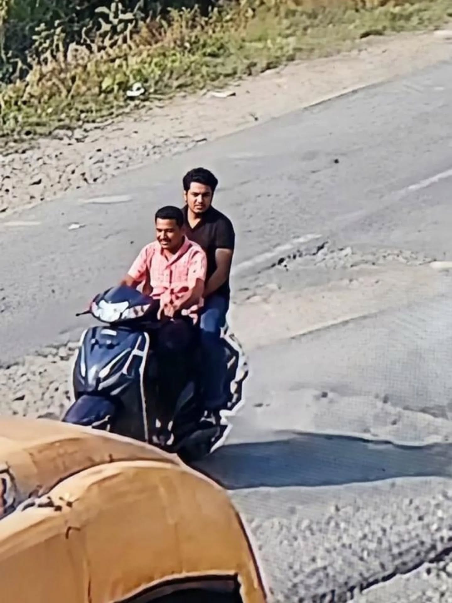 सीसीटीवी में कैद हुए महिला से चेन छीनने के संभावित आरोपी सीसीटीवी