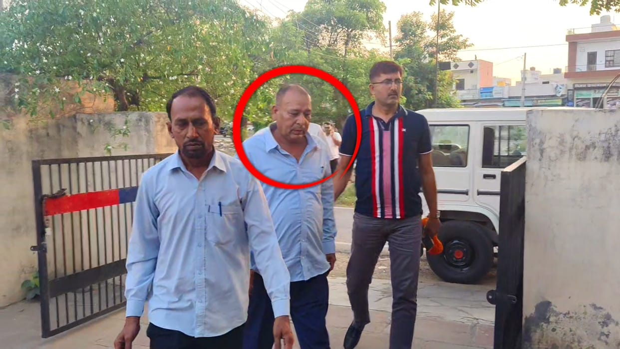 School operator caught taking bribe of Rs 50,000