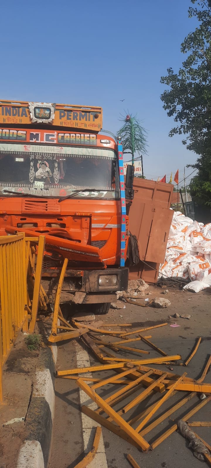 Vehicles crawled on the highway for 19 hours, leaving commuters in distress.