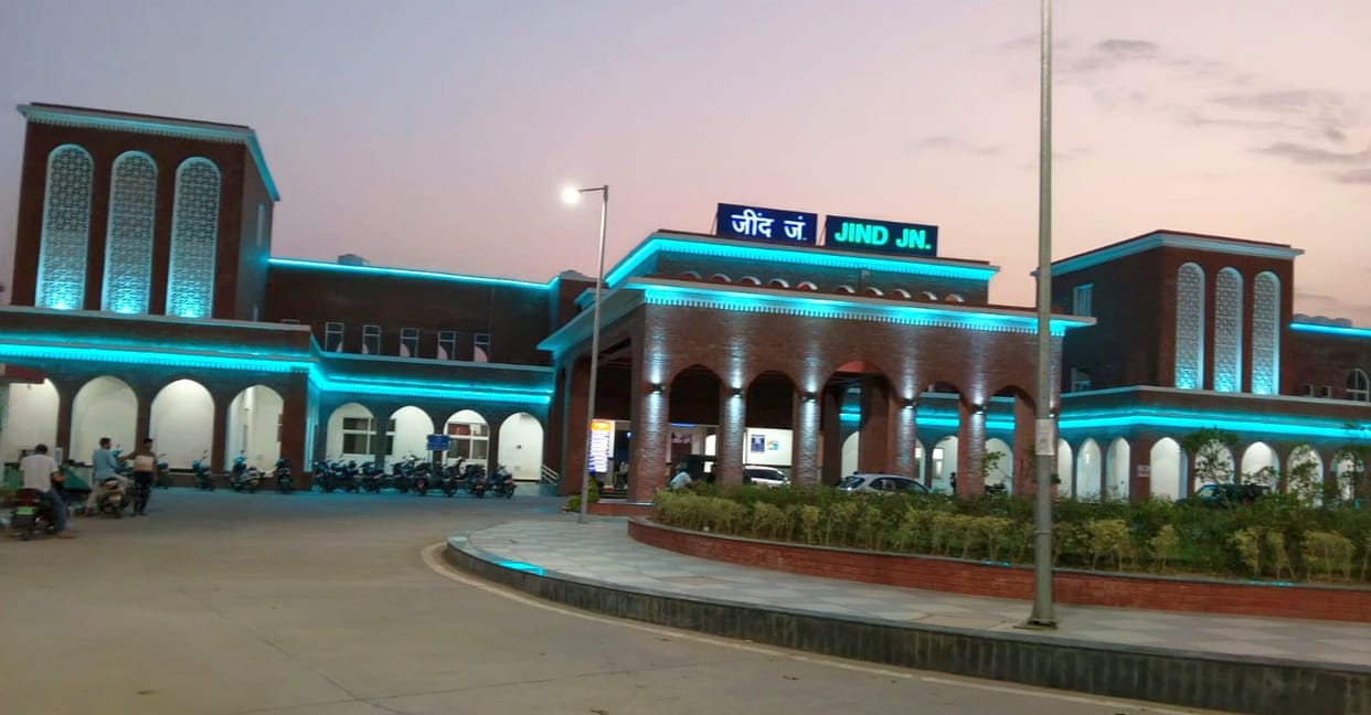 The Udyan Abha Toofan Express will soon be seen running on the tracks.