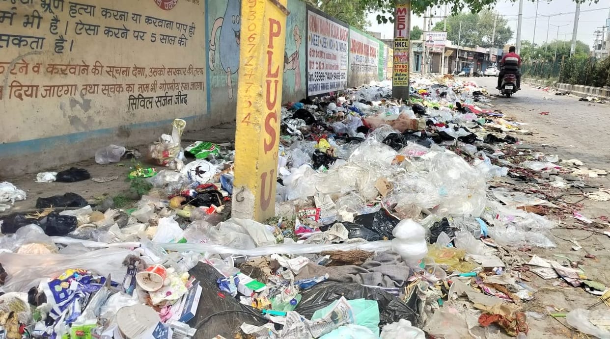 Every effort by the Municipal Council regarding waste collection in the city is failing.