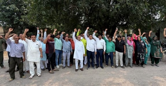 Asawarpur farmer accuses the government of not listening to him