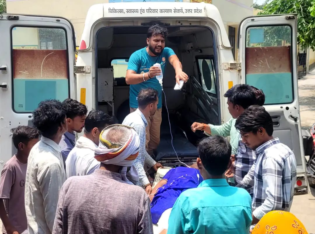 kasganj news road accident 4 injured