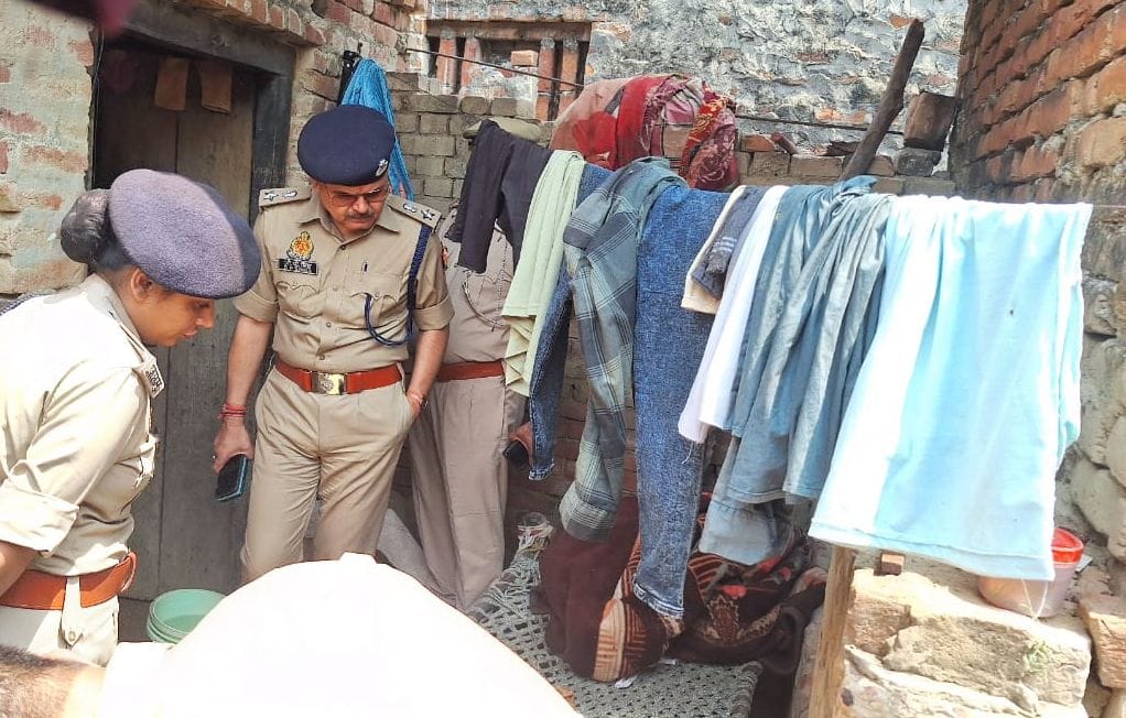 kasganj news lady body found