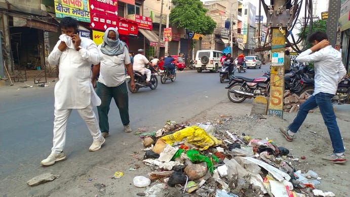 250 tons of garbage and stench plague the city's residents