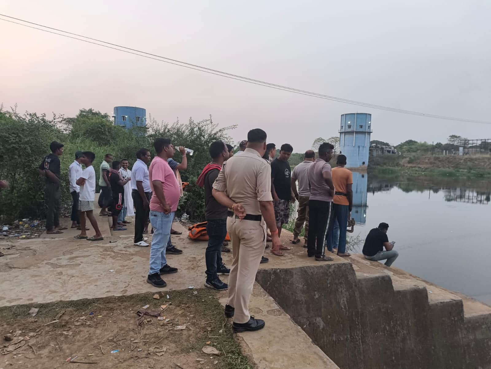 गहरे पानी में डूबने से युवक की मौत