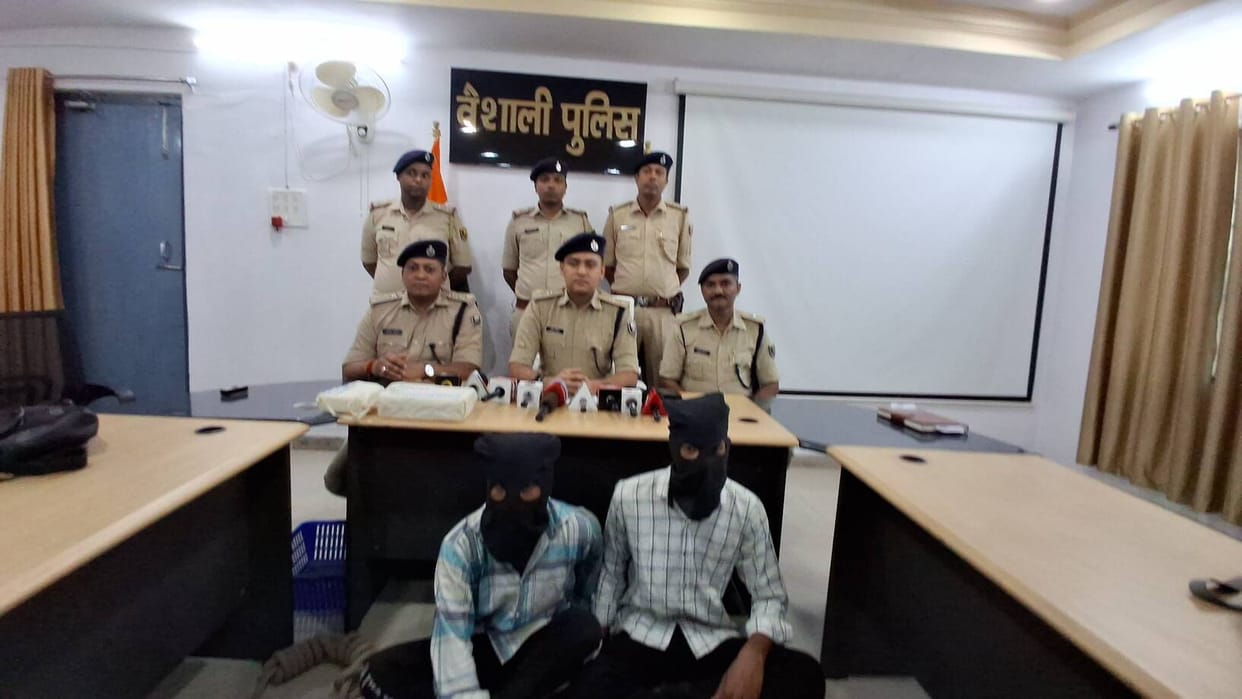 Bihar News Hajipur Police Solve Murder Mystery Two Criminals Arrested with Arms vaishali News