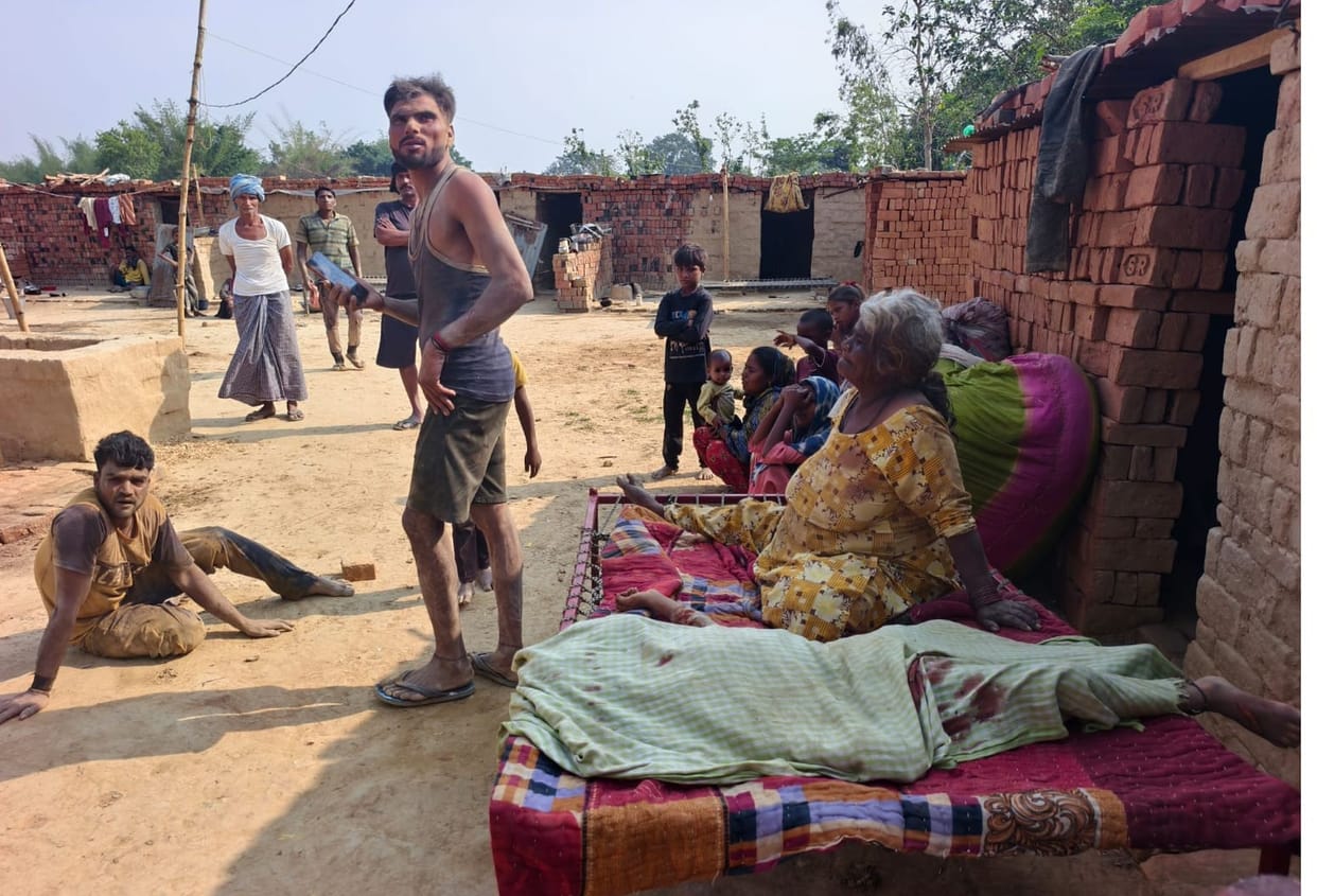 In Ausanpur, a brick kiln wall collapsed, killing a child by crushing
