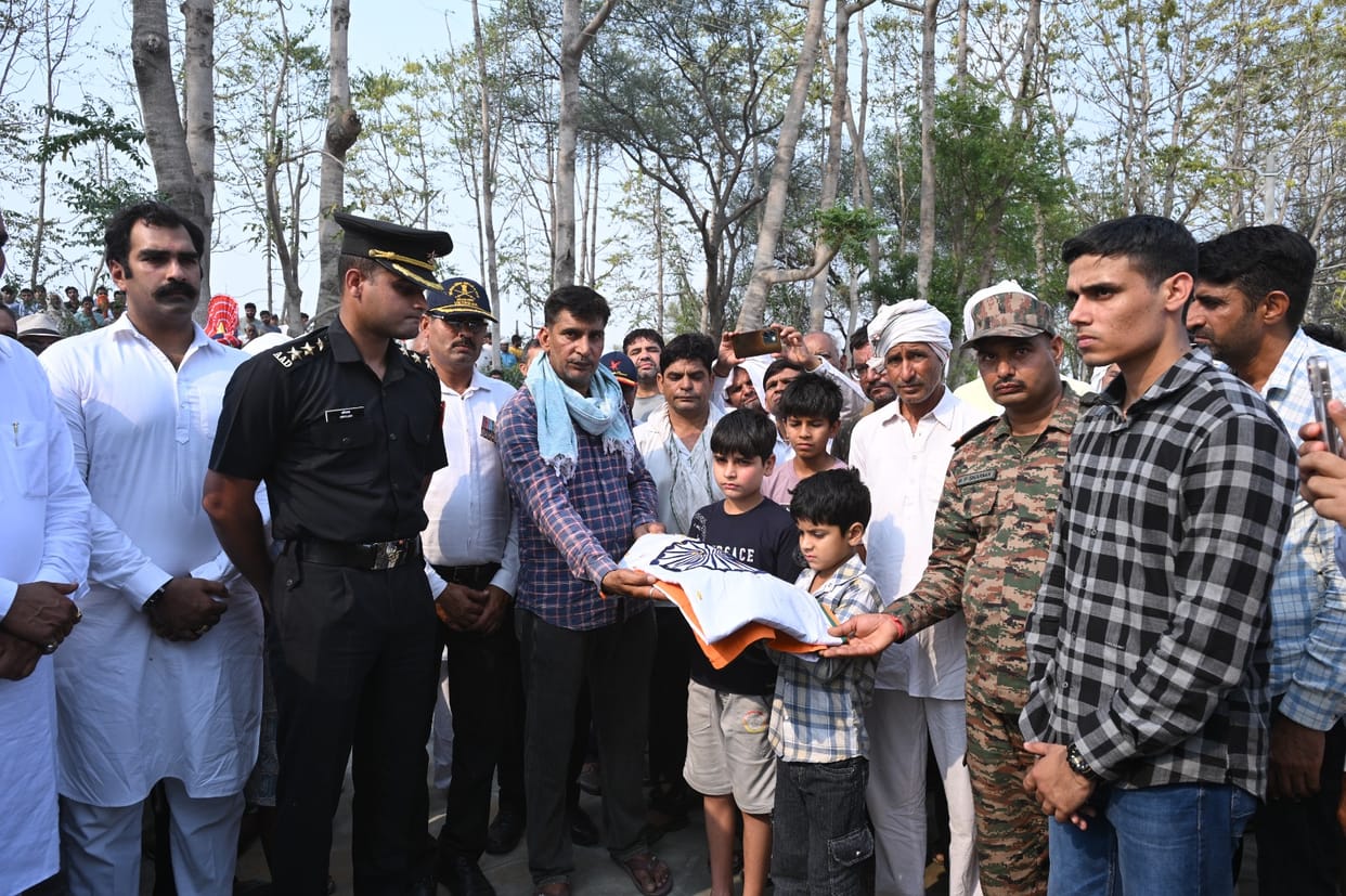 Lance Naik Anand Kumar was given a final farewell with military honors, had fallen during duty in Khundru, Jammu and Kashmir