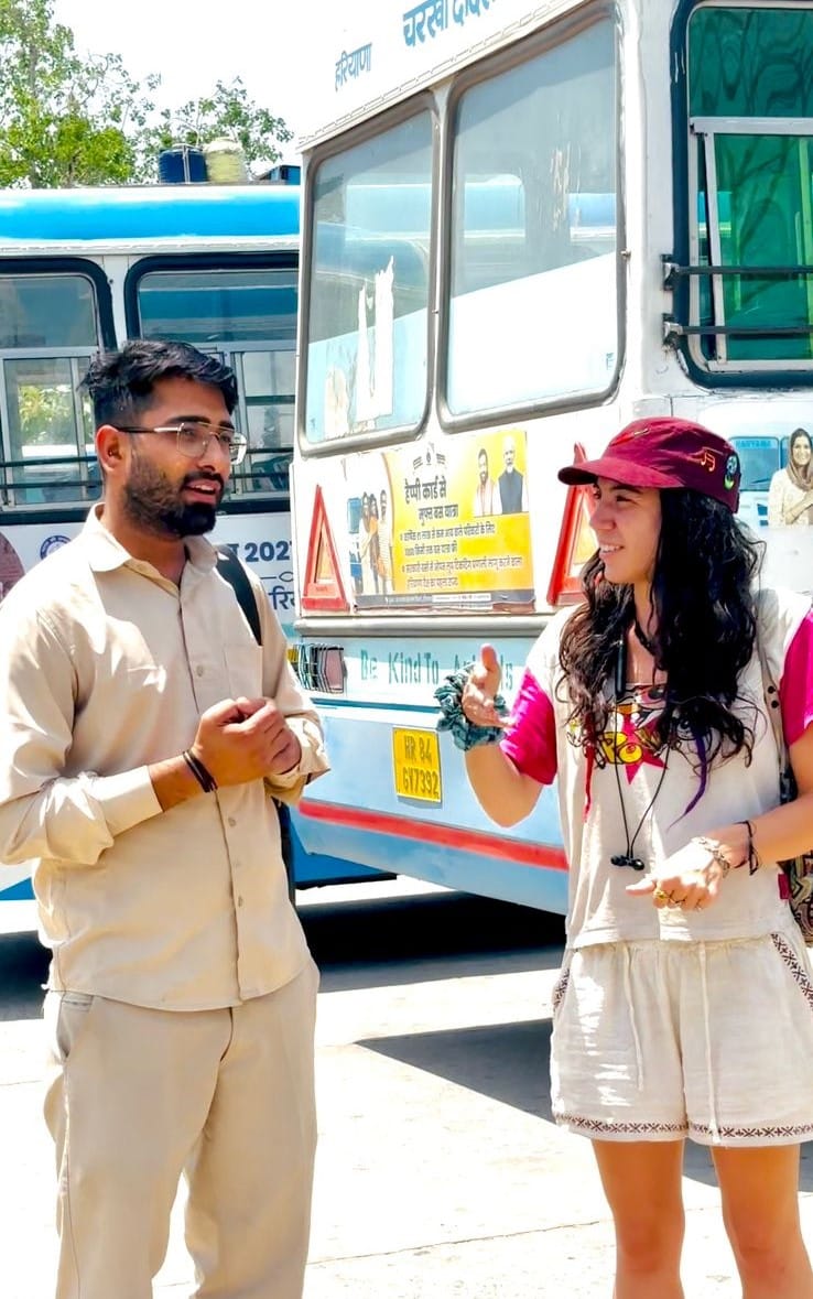 Foreign tourist liked the journey of Haryana Roadways, Mary from Canada called Haryana Roadways bus service the best in India, went viral on social media
