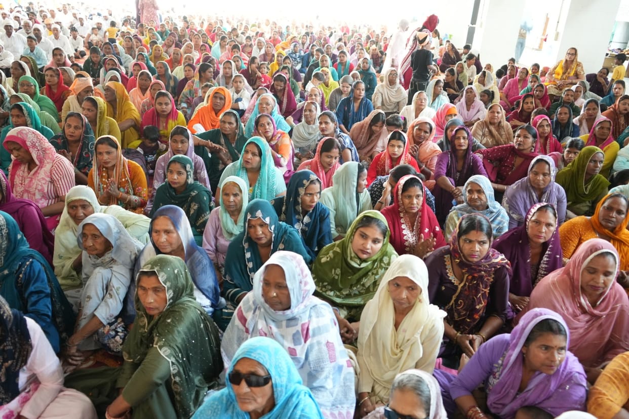 Singing the Glories of Guru Ravidas at the Satsang
