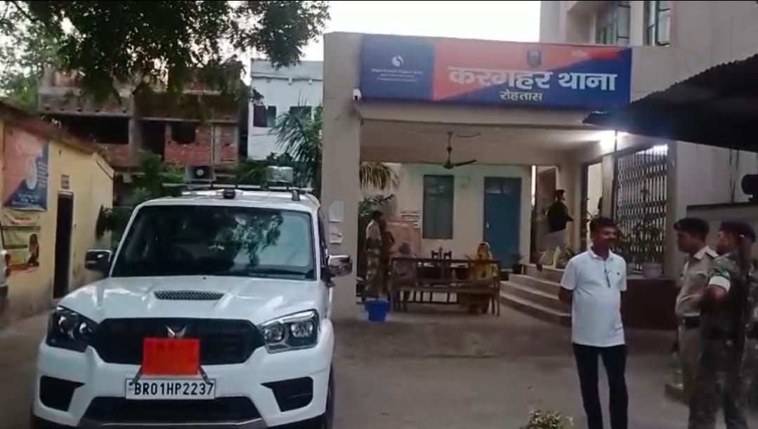half burnt body recovered from river bank suspected murder in love affair rohtas bihar news