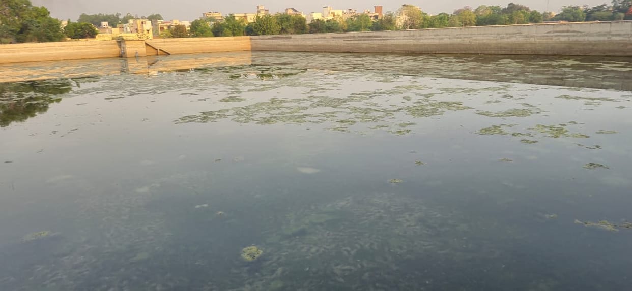 Doubts about water storage... thirsty tanks in front of helpless city dwellers