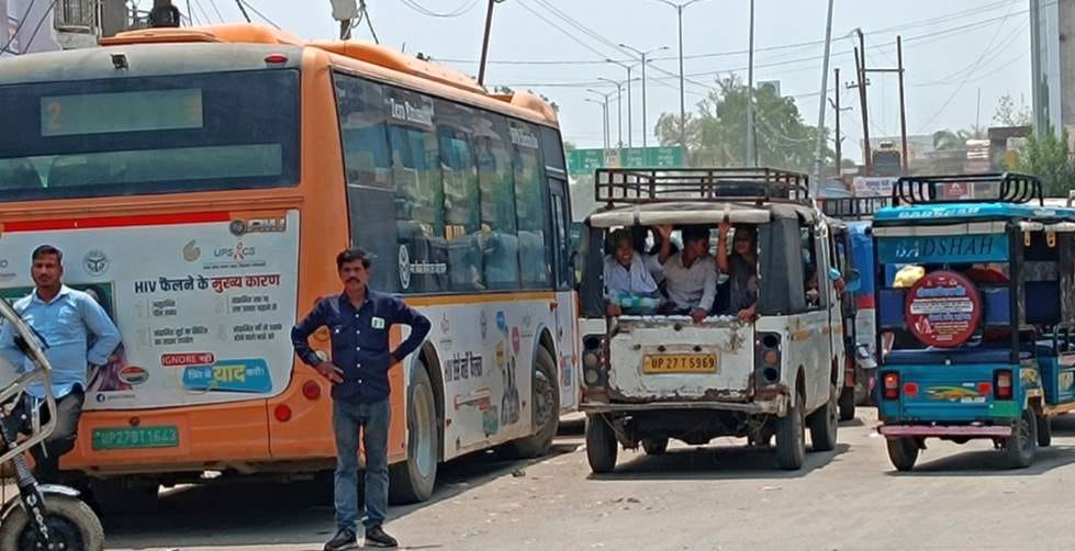 Commuters Inconvenienced by Unauthorized Vehicles on the Highway