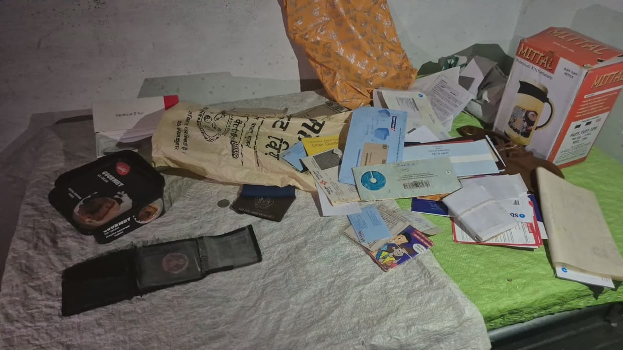 Jewellery and cash worth lakhs of rupees stolen from a locked house