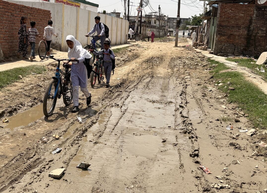 Encroachment eclipses ward development... Road construction stalled despite receiving one crore