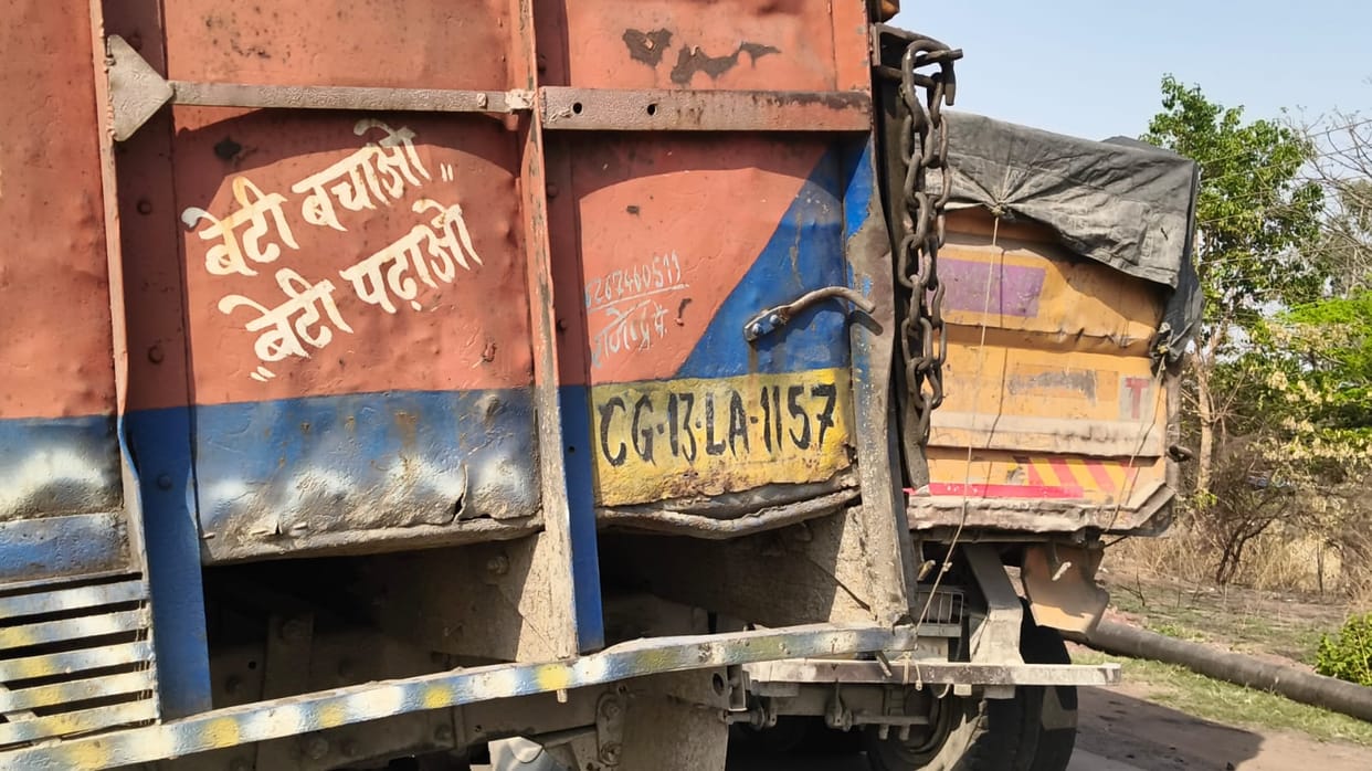 Two youths died in collision between bike and speeding truck in Raigarh