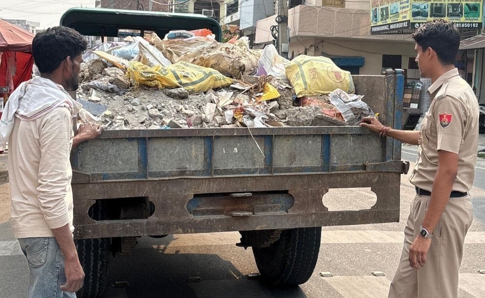 Police issued 4 challans on Circular Road