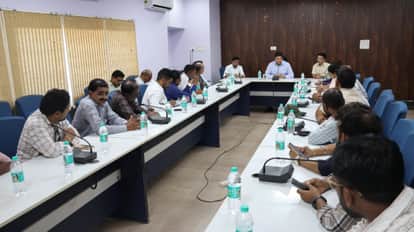 Collector Vishwadeep gave information regarding basic facilities in Bijapur