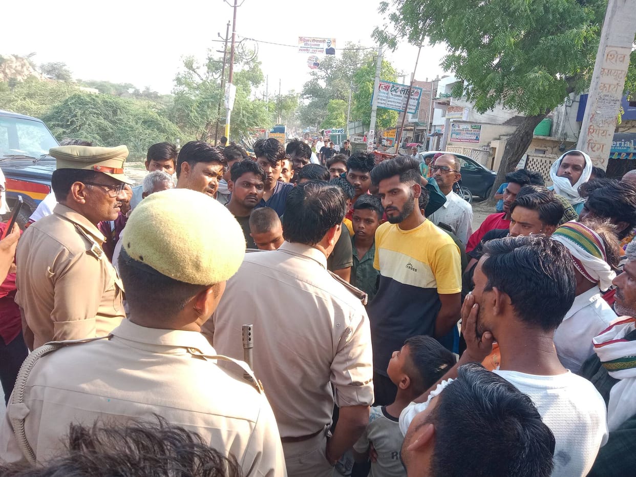 Motorcyclists Open Fire in Bateshwar; Father and Son Injured in Attack. Incident Occurring in Broad Daylight at the Pilgrimage Site Sparks Panic; Police Launch Investigation.