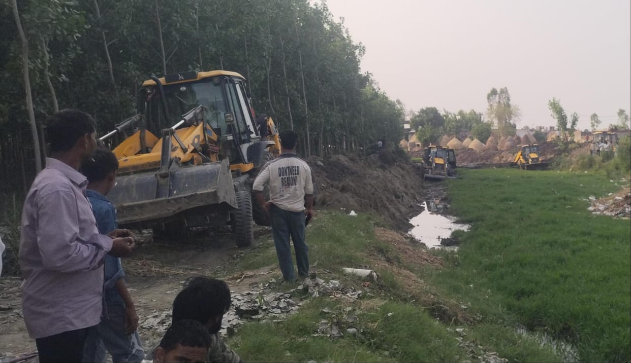 The ongoing revival work of Khokhari river increased the activity in the populated area.