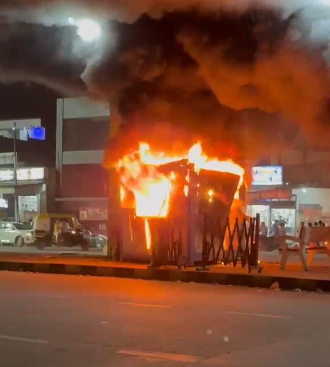 A police booth on the highway caught fire due to a short circuit and burned to ashes