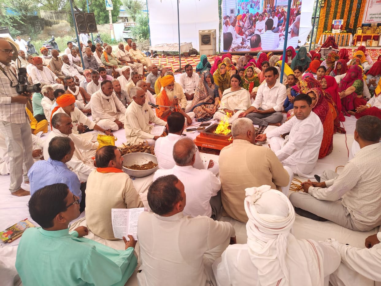 People grew emotional while remembering Mahashay Nandram.
