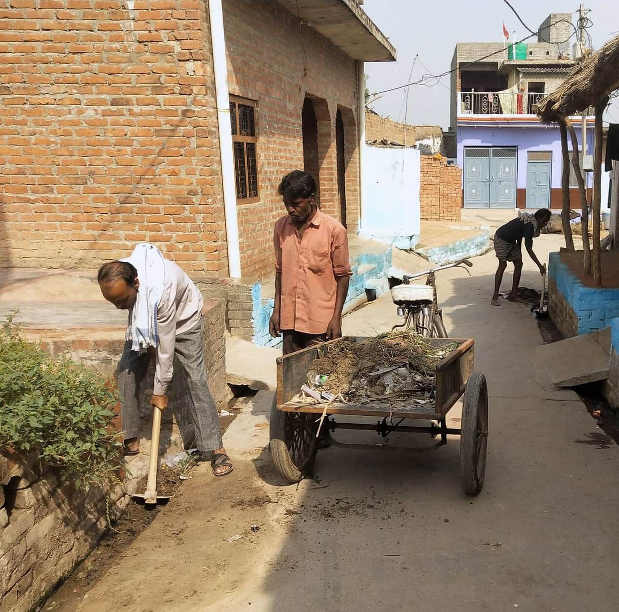 The sanitation worker reached the village with daily wage laborers.