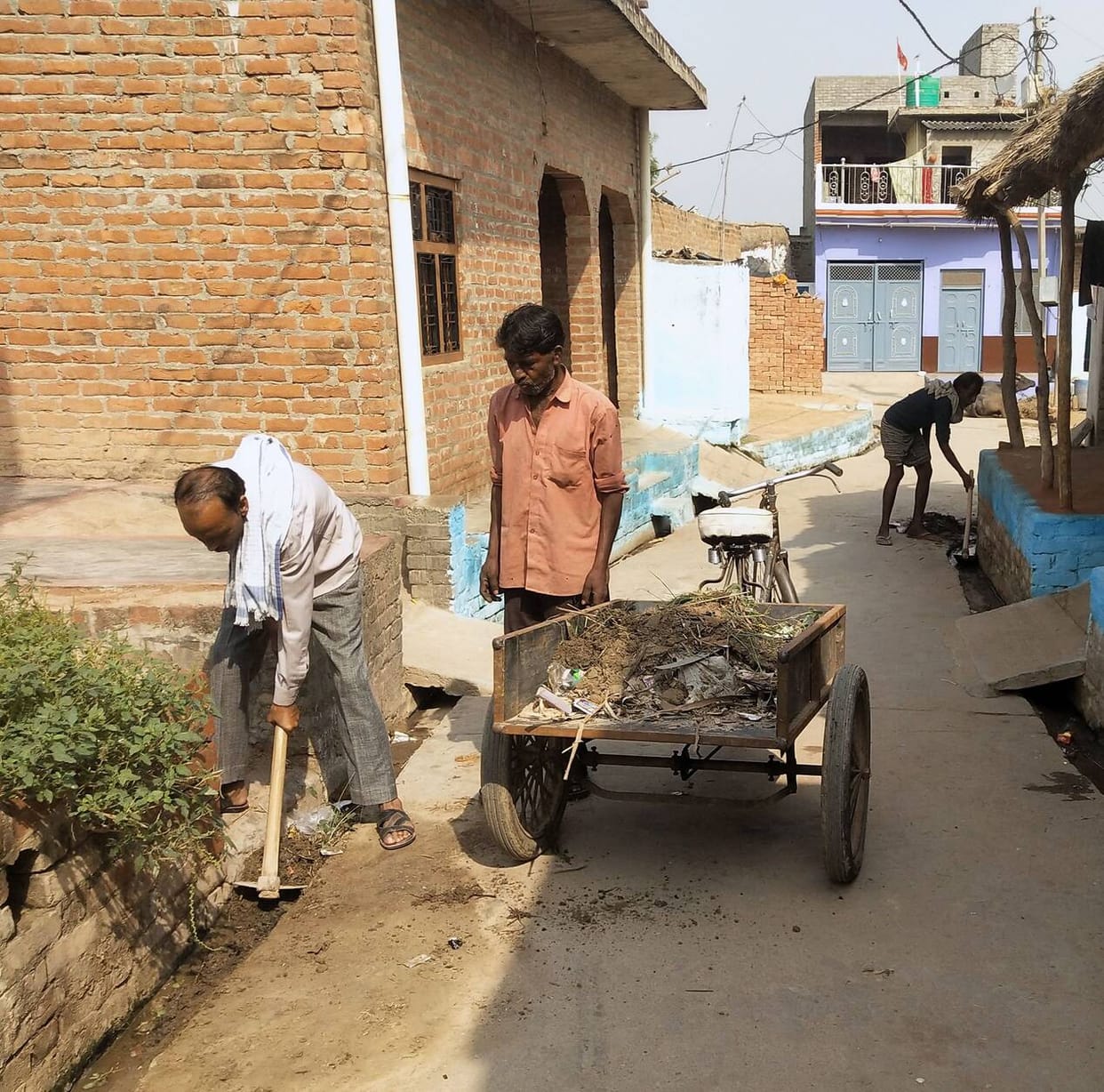 The sanitation worker reached the village with daily wage laborers.