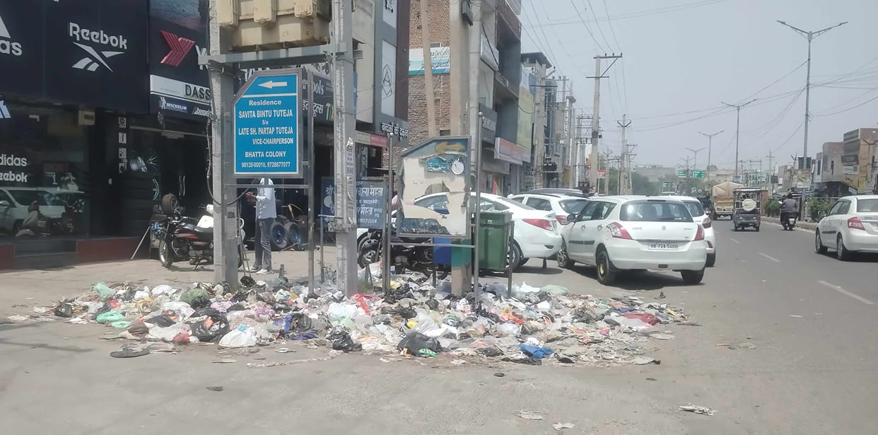 1650 tonnes of garbage deposited in five cities, work in offices completely stopped