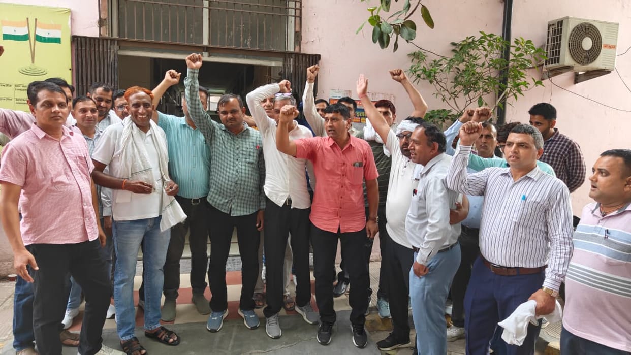 Census: Teachers protest after notice issued