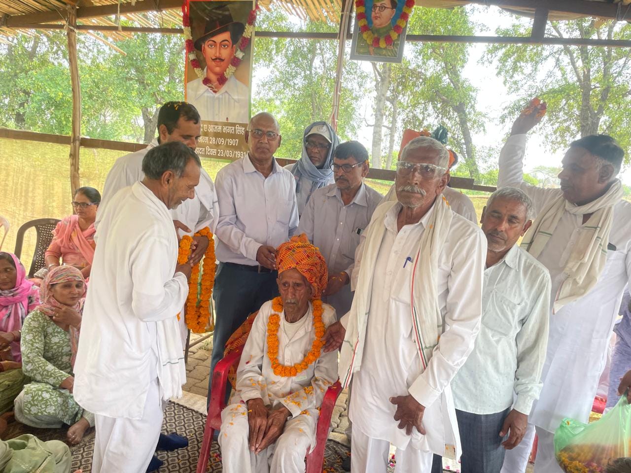 Villagers of Ramgarh-Bhagwanpur were honored
