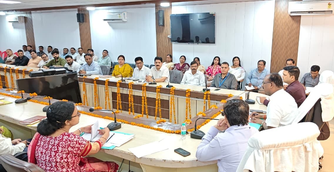 There should be no inconvenience in the supply of essential commodities to the consumers.