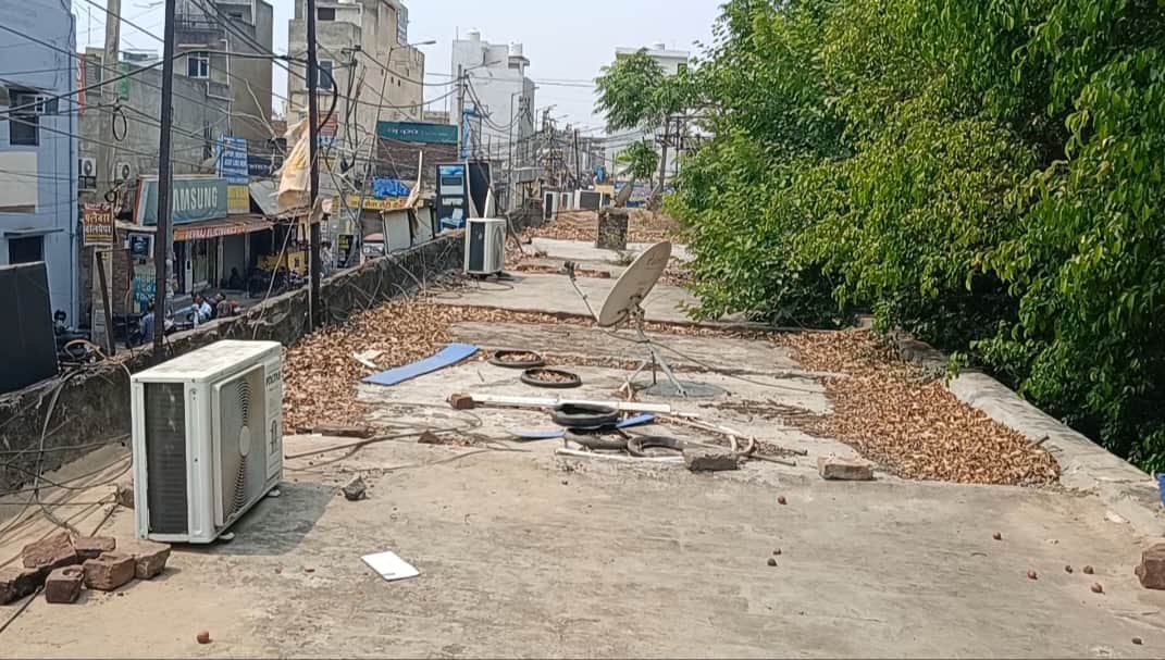 गांधी मार्केट की दुकानों पर एसी के कॉपर के पाइप चोरी: स्वयं