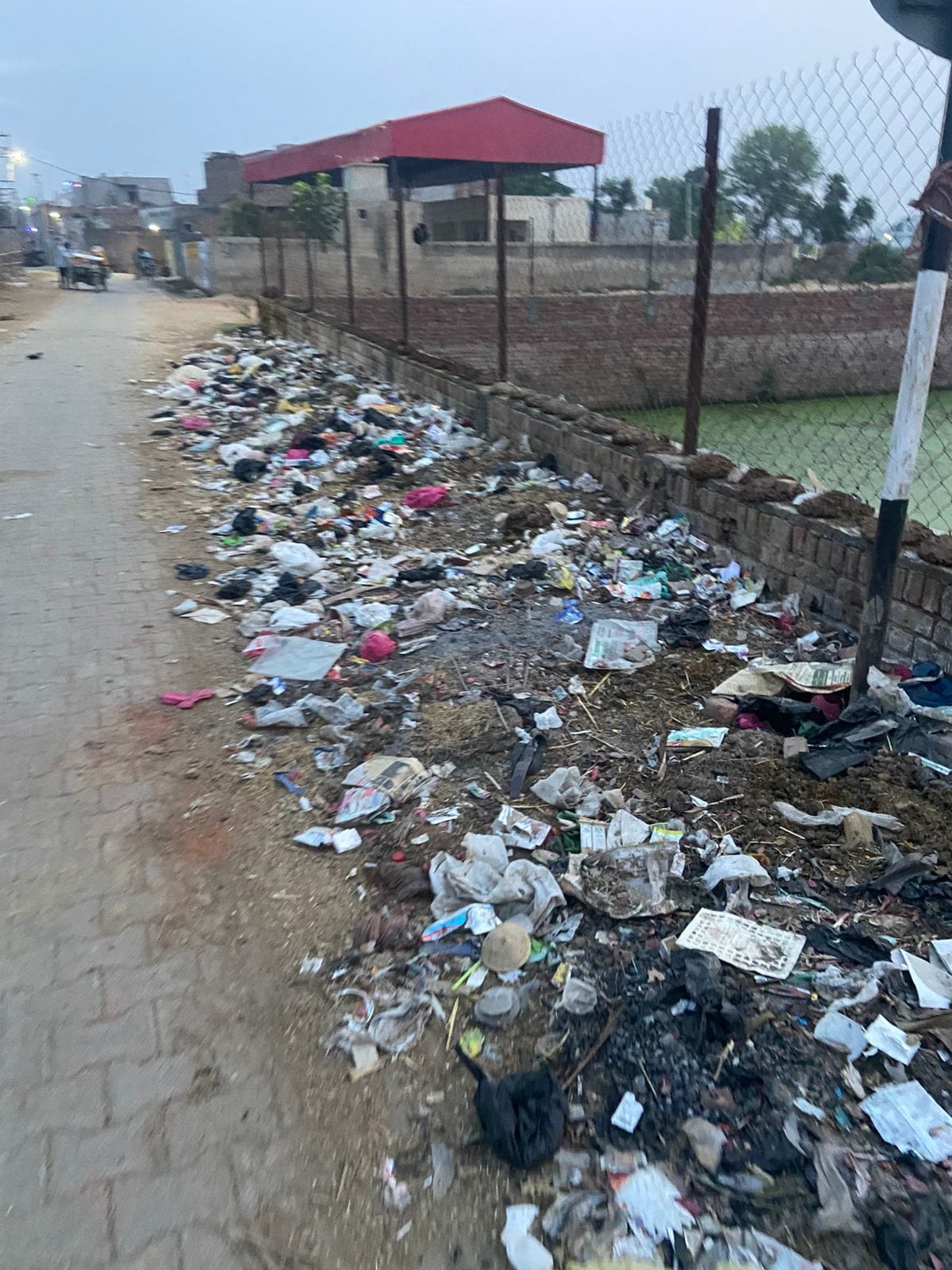 Due to lack of regular cleaning of drains, garbage is spreading on the roadside
