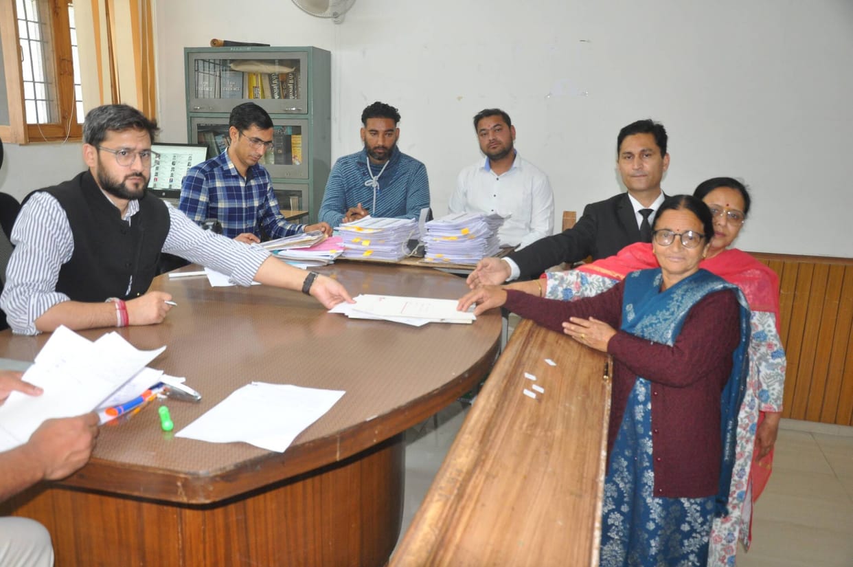 21 people filed nomination papers for the ZP elections in Kullu and Banjar.