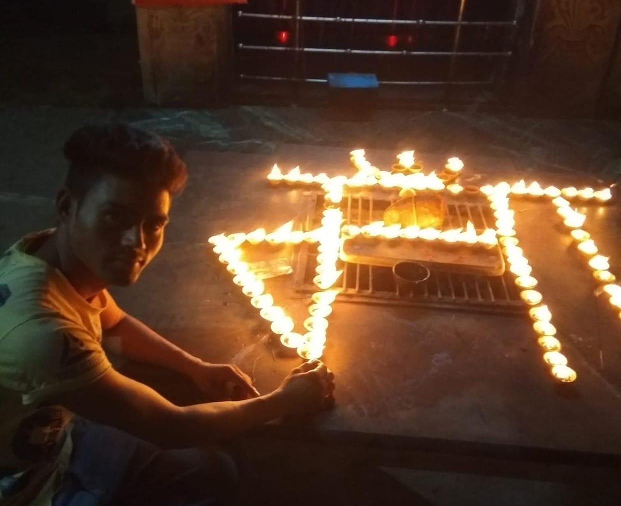 Mother's Day celebrated by writing 'Maa' with 101 lamps