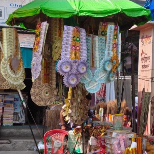 A bundle of ten rupees is being sold for Rs 1400 in the wedding season.