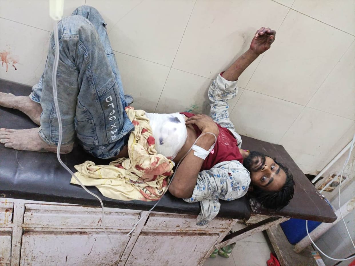 Youth attacked with knife in broad daylight, condition critical