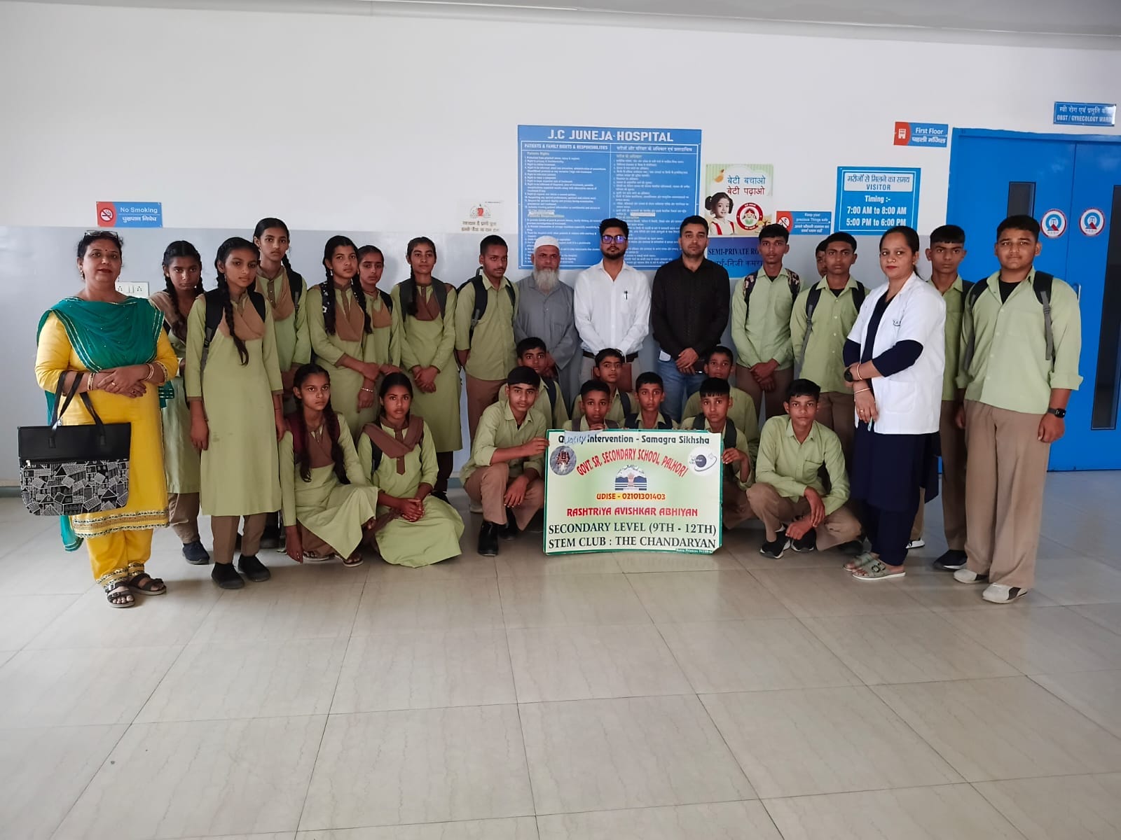 Students learned about the functioning of the hospital.