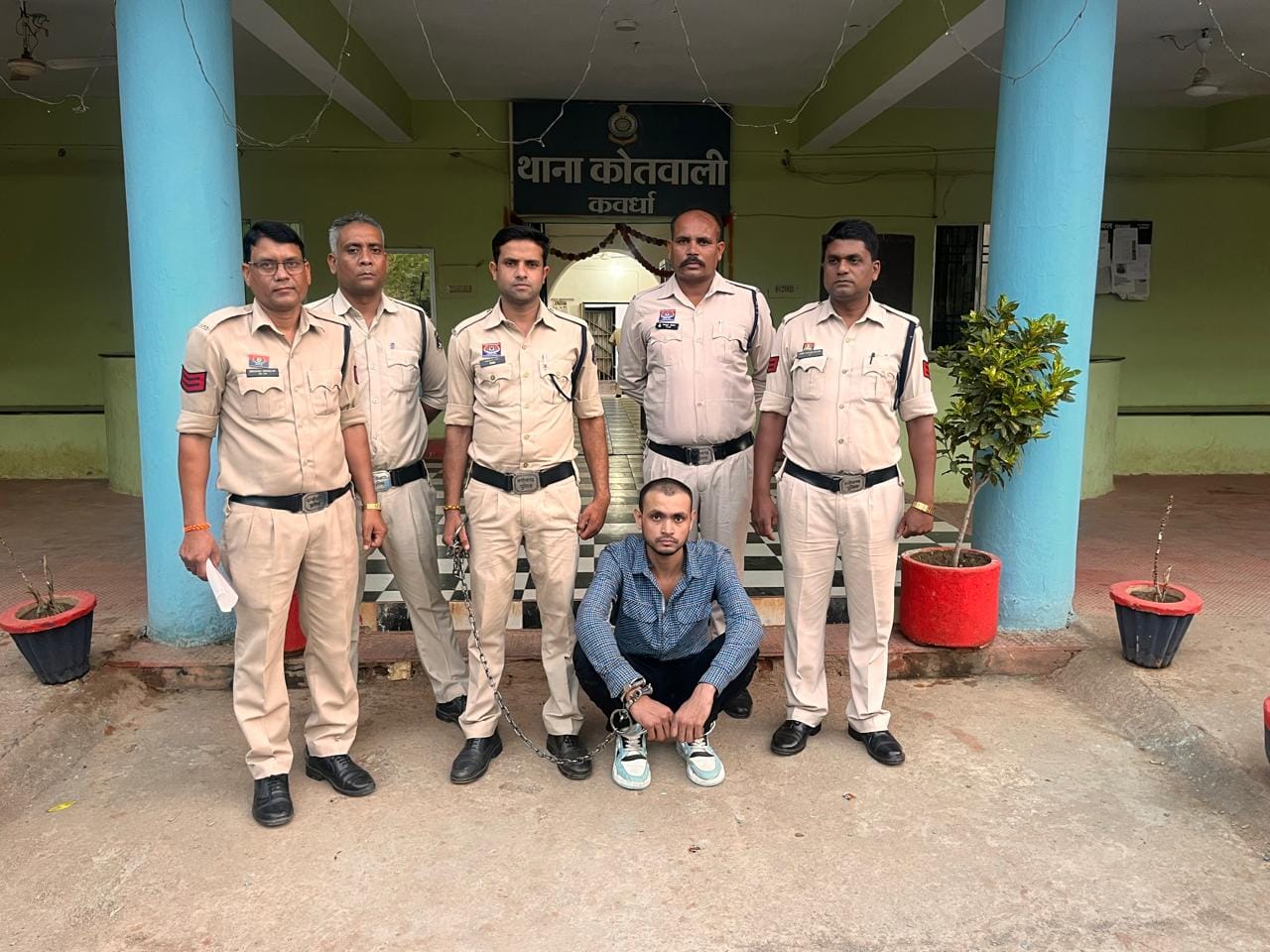 पुलिस की गिरफ्त में आरोपी