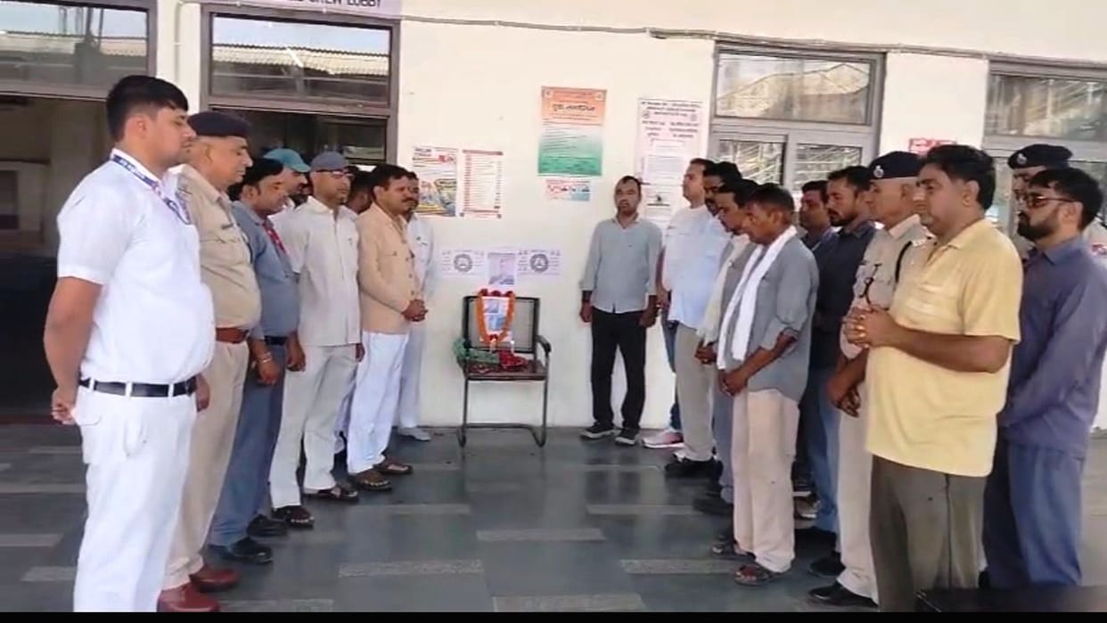Railway workers are angry over the death of station master Ramratan in the attack.