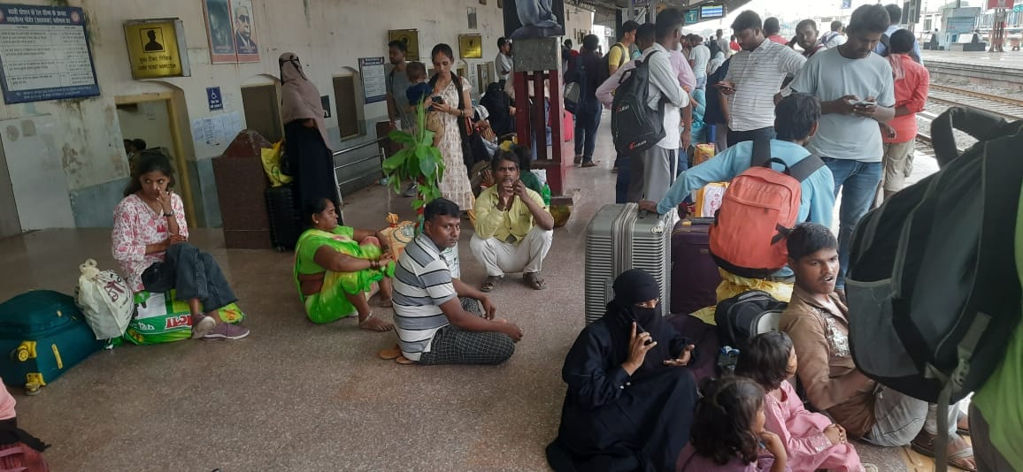 Gorakhpur-Gonda passenger train starts operating