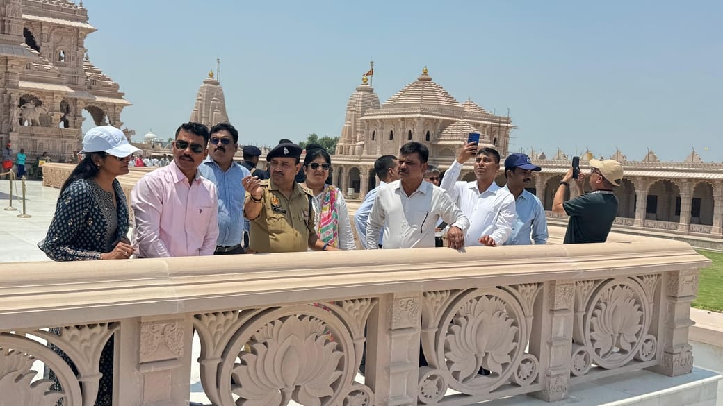 Trainee IPS officers offered prayers to Ram Lalla